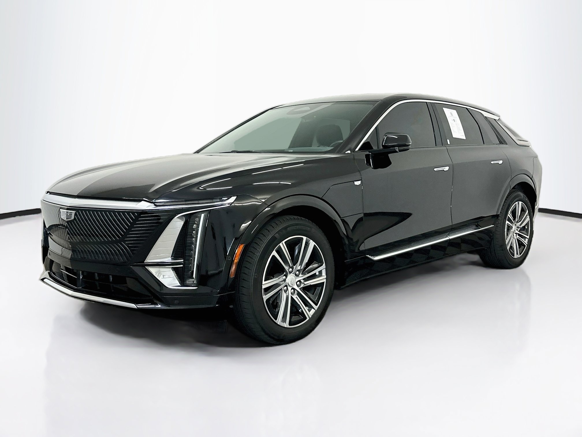 Used 2024 Cadillac Lyriq Luxury w/ LPO, Floor Liner Package AWD/4WD image 3
