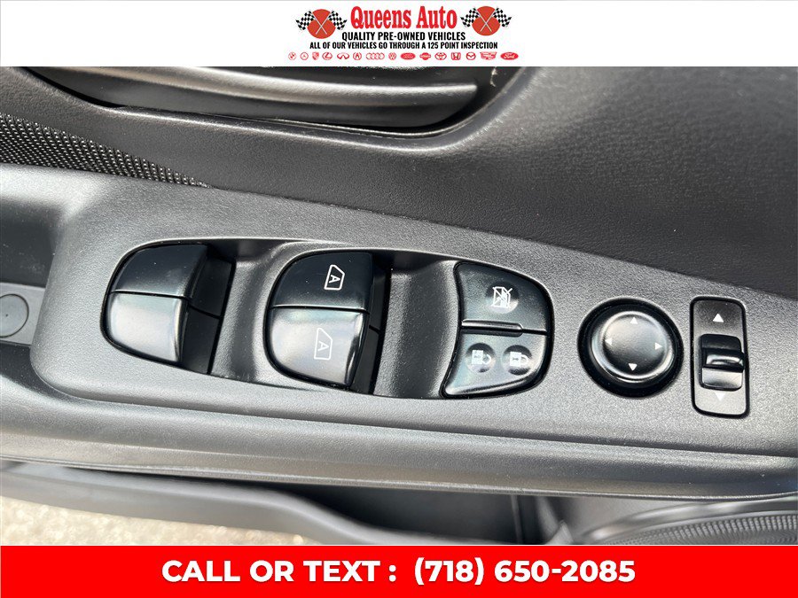 Used 2021 Nissan Kicks S FWD image 39