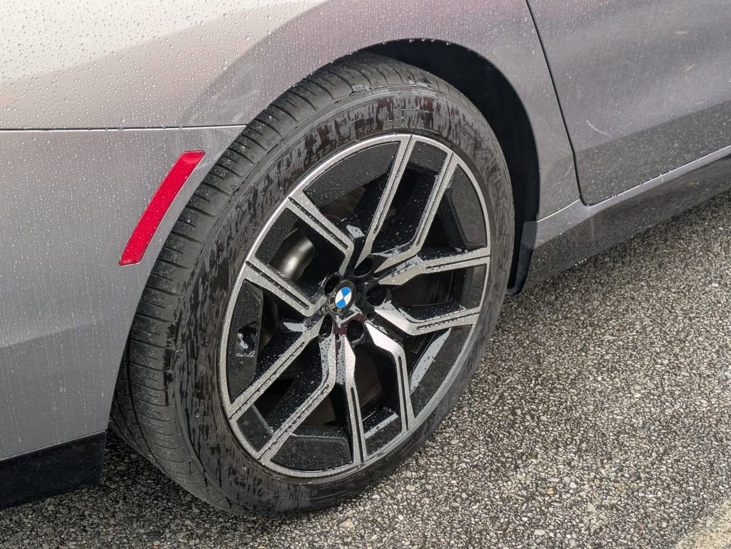 Used 2024 BMW 740i image 7