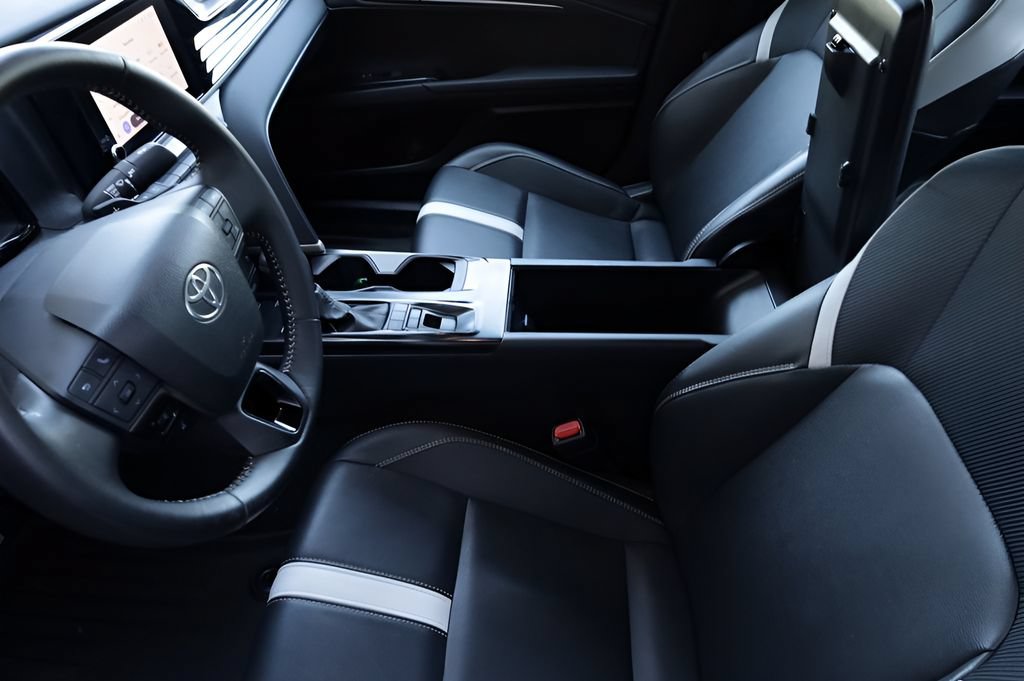 Used 2025 Toyota Camry SE FWD image 38