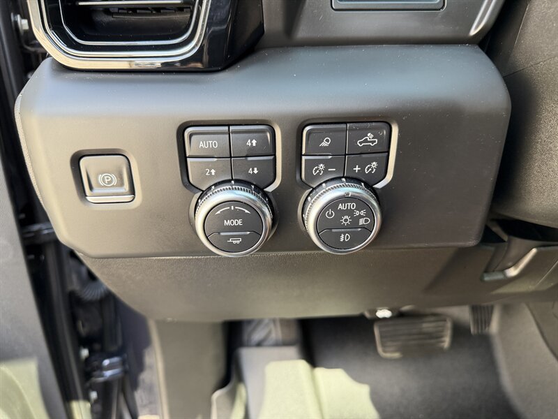 Used 2024 GMC Sierra 2500 AT4 w/ AT4 Preferred Package AWD/4WD image 36