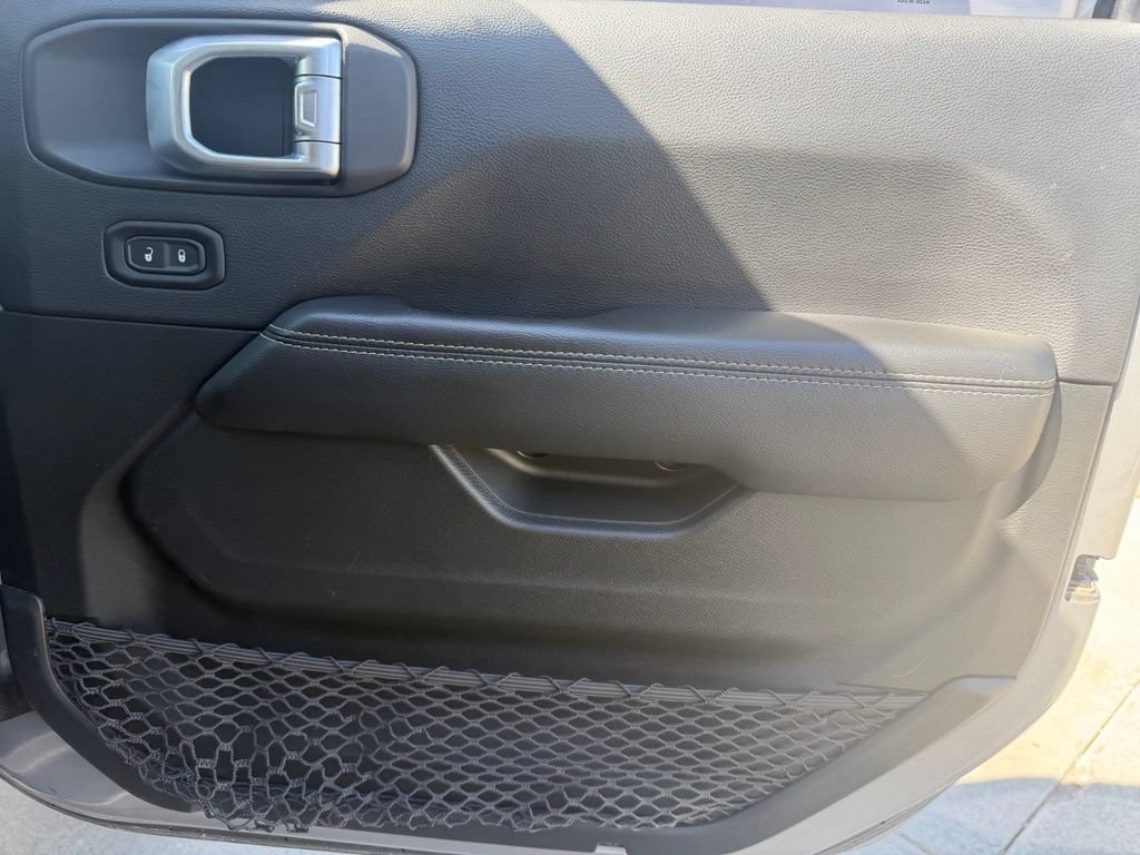 Used 2020 Jeep Gladiator Overland AWD/4WD image 29