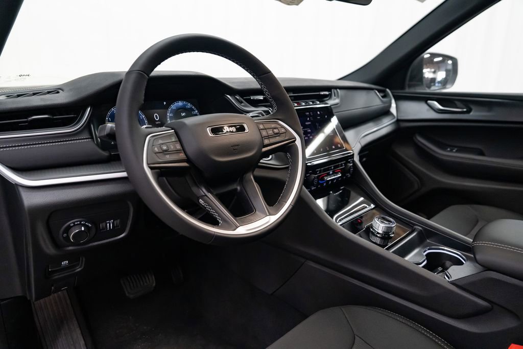 New 2025 Jeep Grand Cherokee Laredo X w/ Luxury Tech Group I image 23