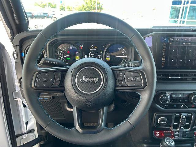 Used 2025 Jeep Wrangler Unlimited Rubicon 4xe w/ Convenience Group AWD/4WD image 17