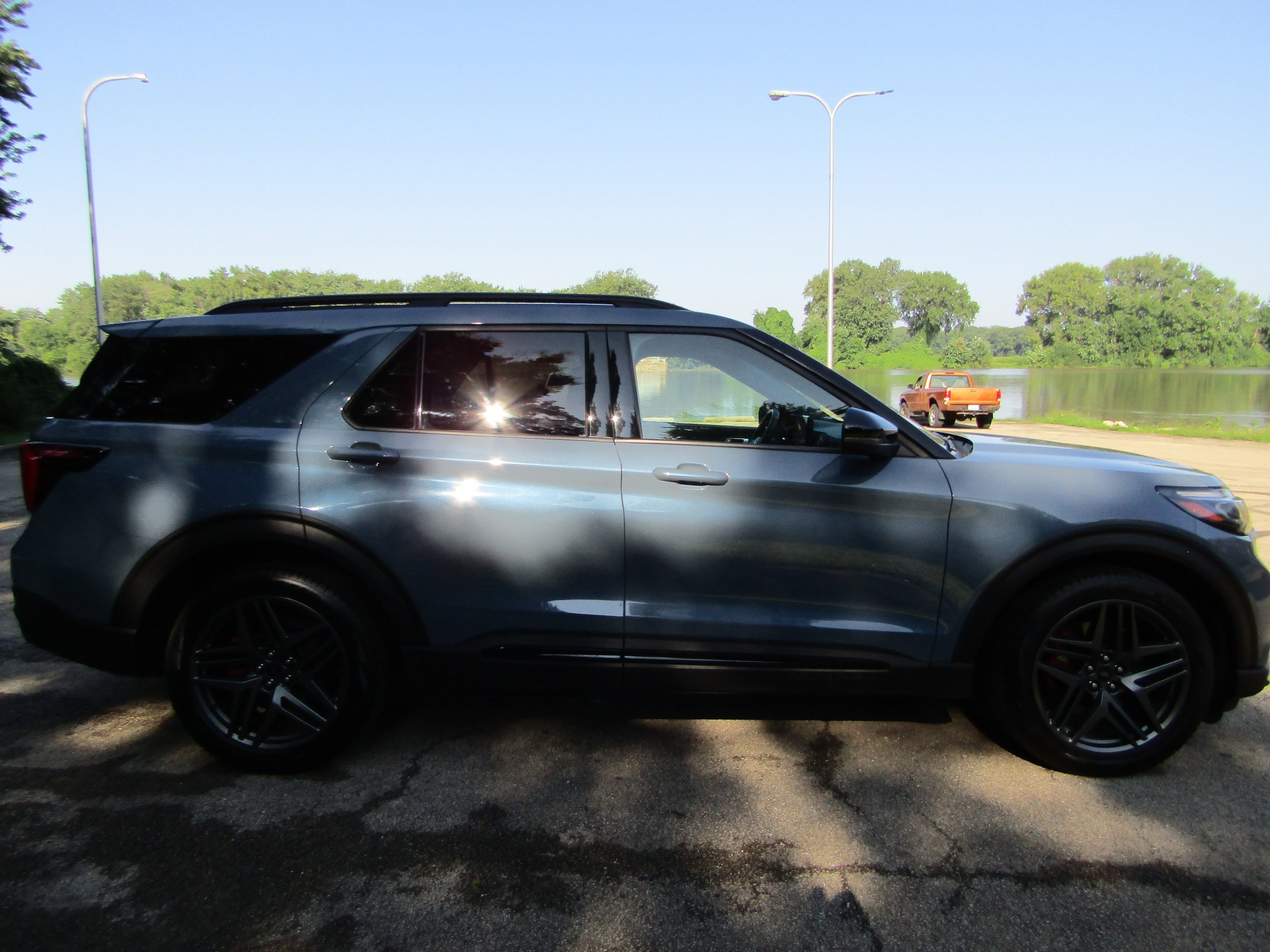 Used 2025 Ford Explorer ST w/ Sun And Sound Package AWD/4WD image 5