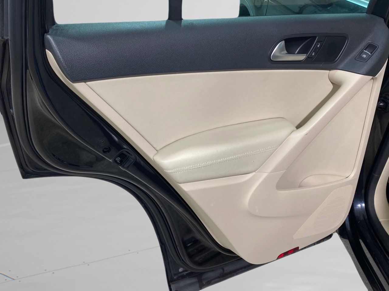 Used 2017 Volkswagen Tiguan Wolfsburg Edition image 12