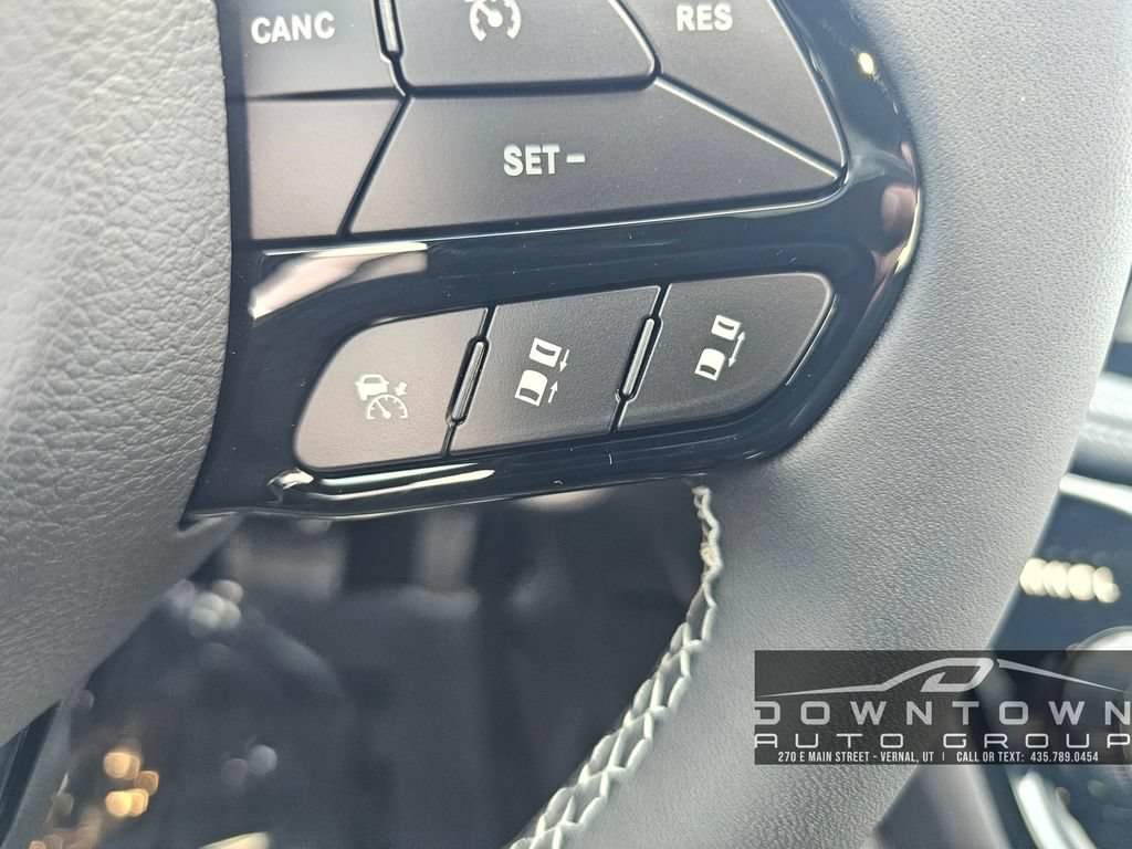 New 2027 Chrysler Pacifica Limited AWD/4WD image 16