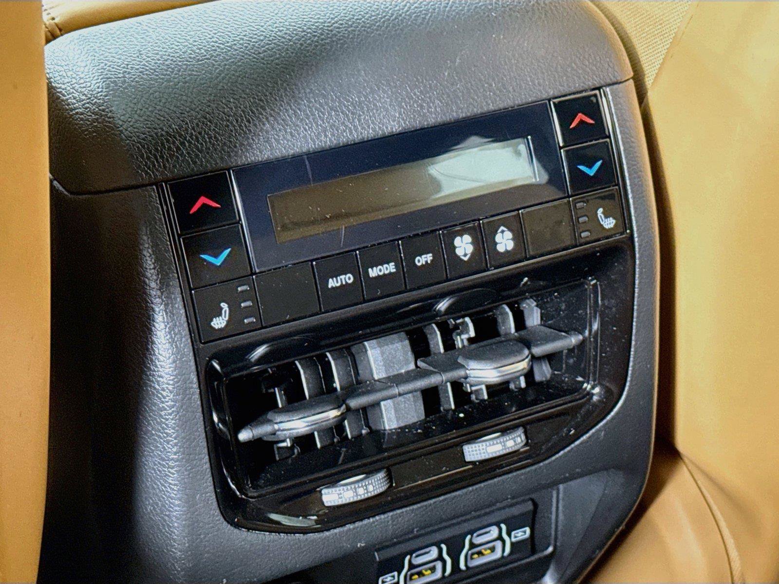 Used 2025 Jeep Grand Cherokee Summit AWD/4WD image 40