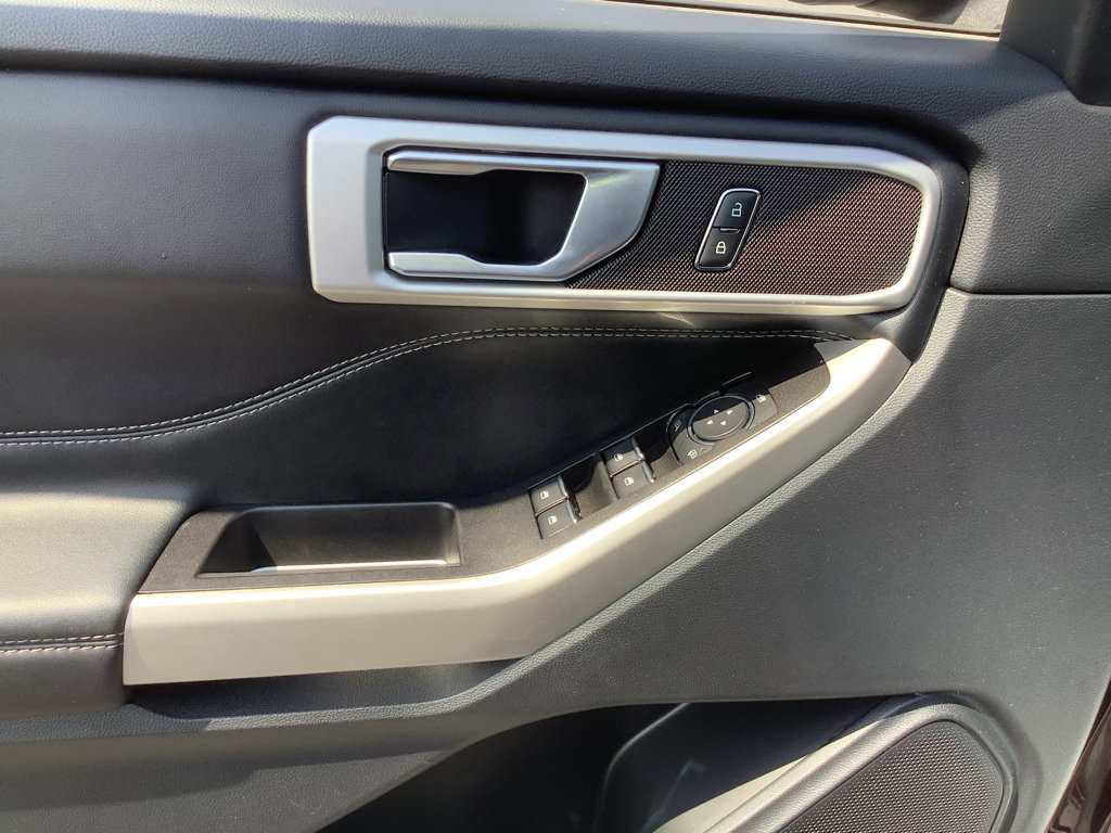 Used 2022 Ford Explorer XLT w/ Equipment Group 202A image 12