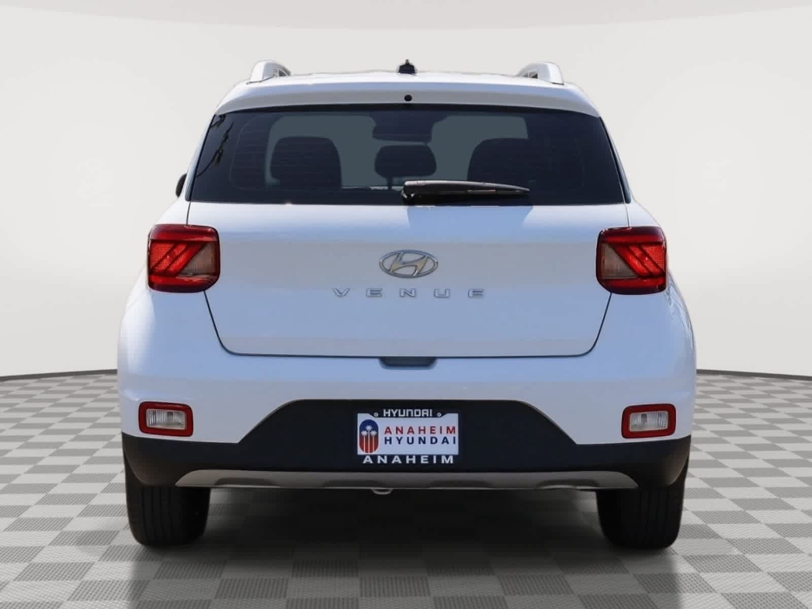 Used 2024 Hyundai Venue SEL FWD image 8