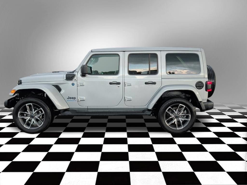 Used 2024 Jeep Wrangler Unlimited w/ Convenience Group AWD/4WD image 11