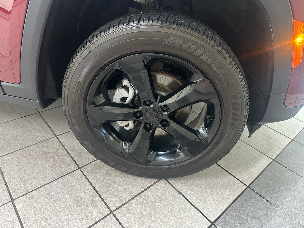 Used 2024 Jeep Grand Cherokee Altitude AWD/4WD image 13