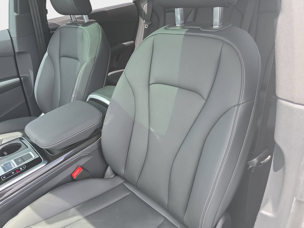 Certified 2025 Audi Q8 Premium Plus AWD/4WD image 21
