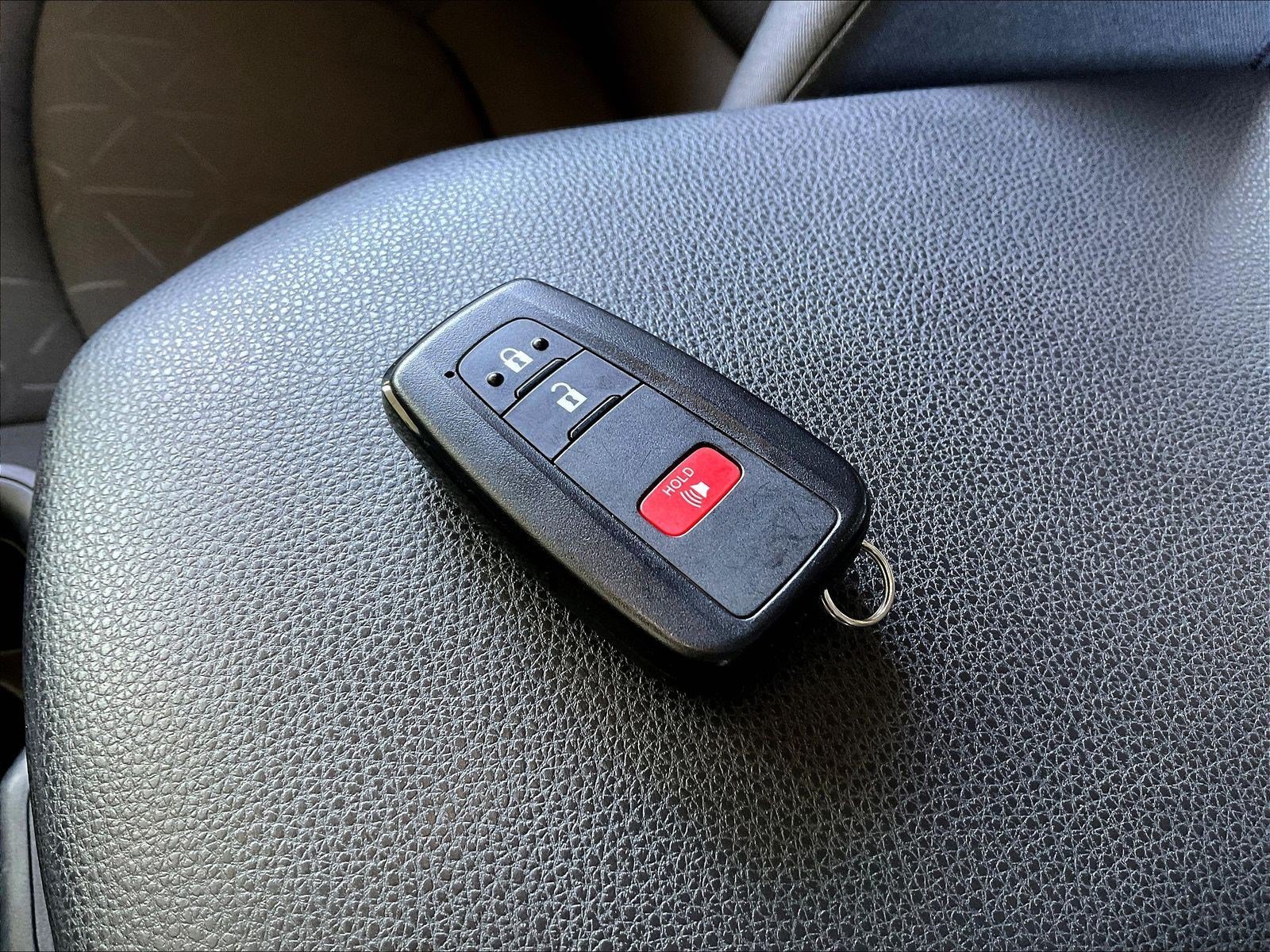 Used 2025 Toyota RAV4 XLE AWD/4WD image 33