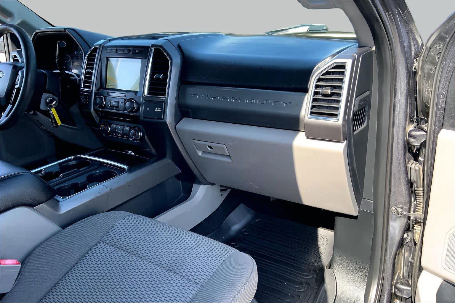 Used 2018 Ford F250 XLT w/ XLT Premium Package AWD/4WD image 17