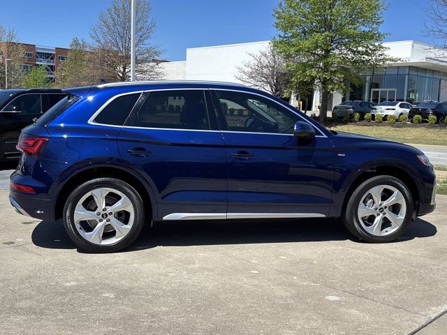 Used 2024 Audi Q5 2.0T Prestige w/ Prestige Package image 2