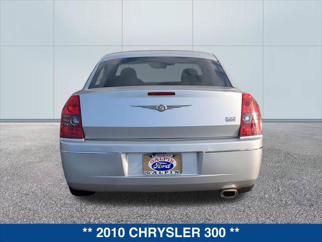 Used 2010 Chrysler 300 Touring RWD image 4