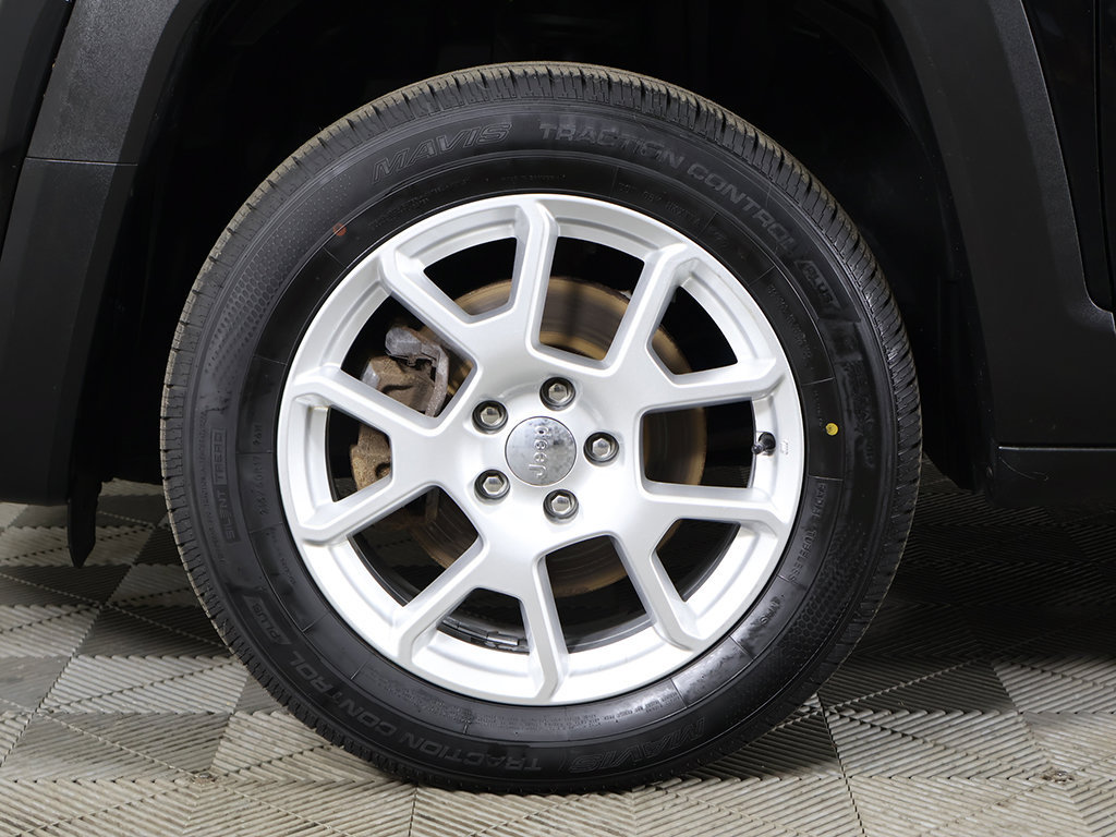 Used 2019 Jeep Renegade Latitude AWD/4WD image 18