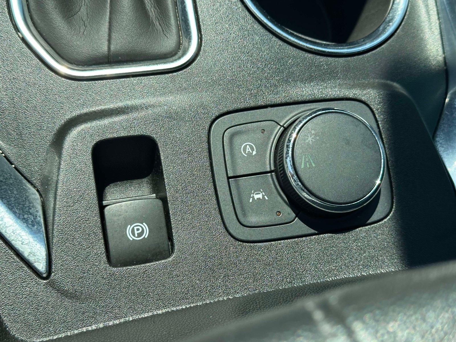 Used 2023 Chevrolet Traverse LT FWD image 34