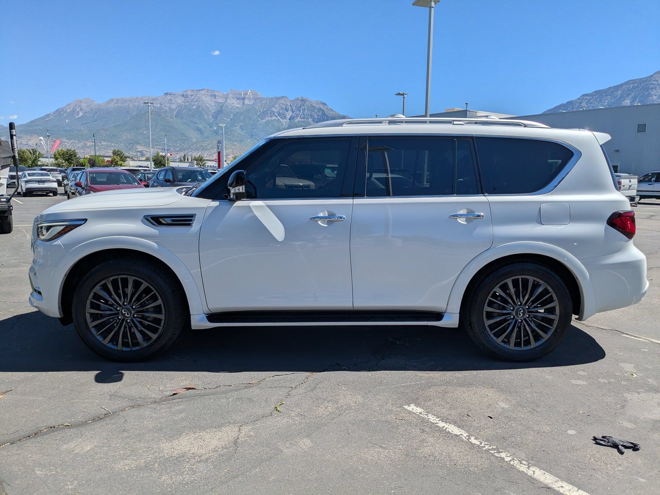 Used 2023 INFINITI QX80 Premium Select w/ Cargo Package AWD/4WD image 10