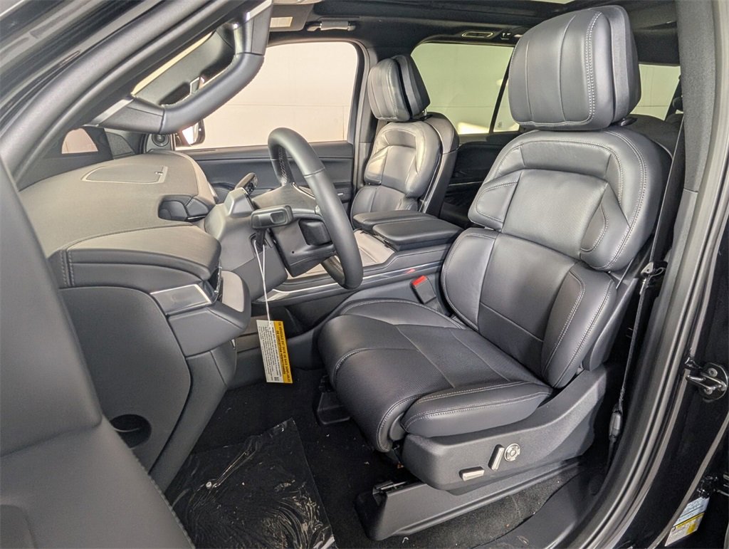 New 2025 Lincoln Navigator L Reserve w/ Jet Appearance Package image 5