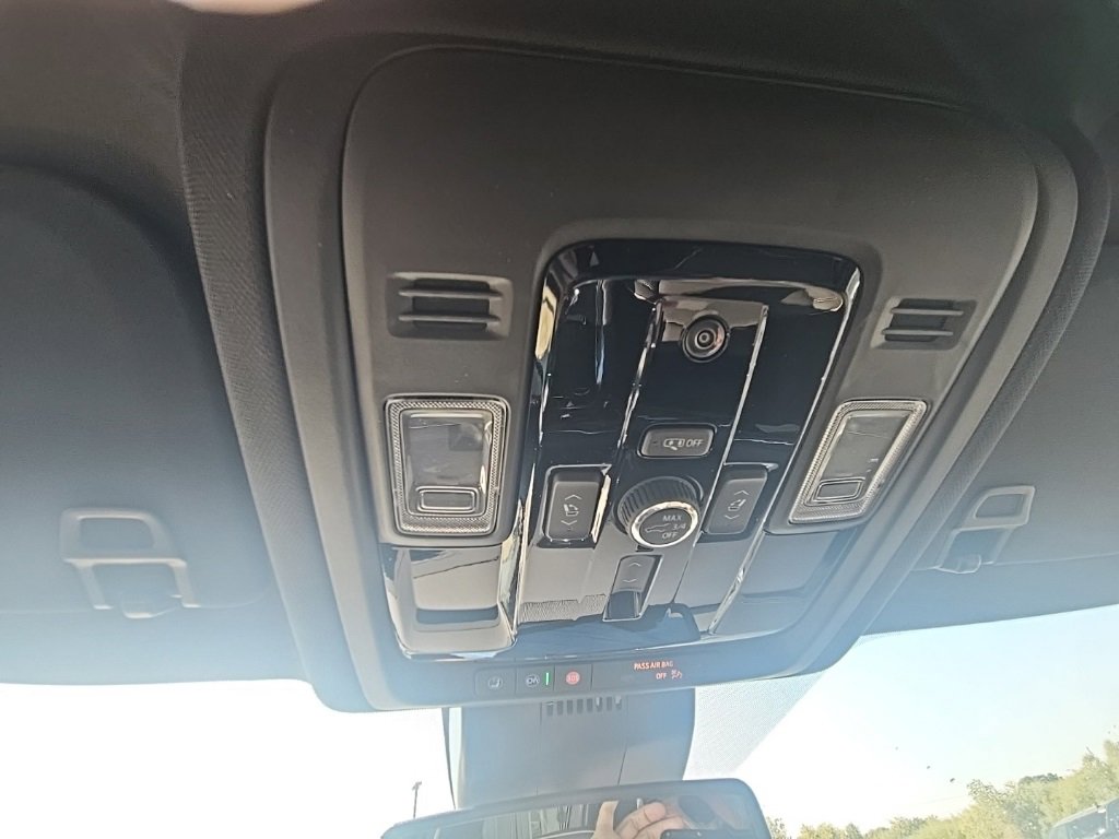 New 2026 Chevrolet Suburban Premier image 32