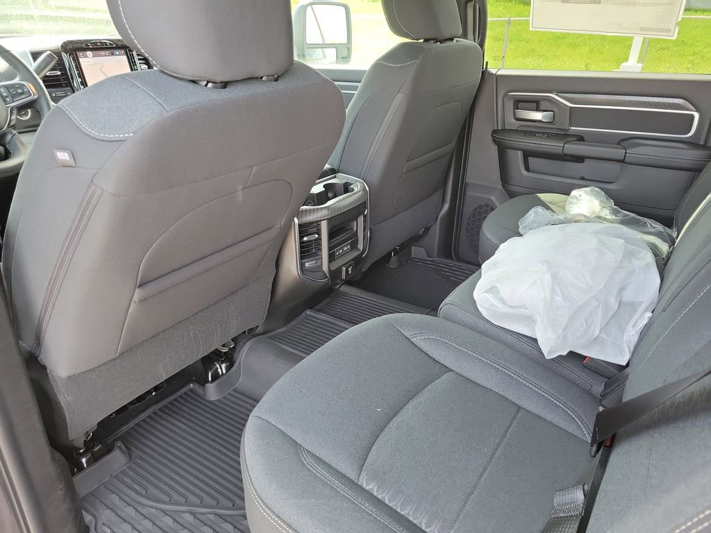 New 2026 RAM 3500 Big Horn AWD/4WD image 19