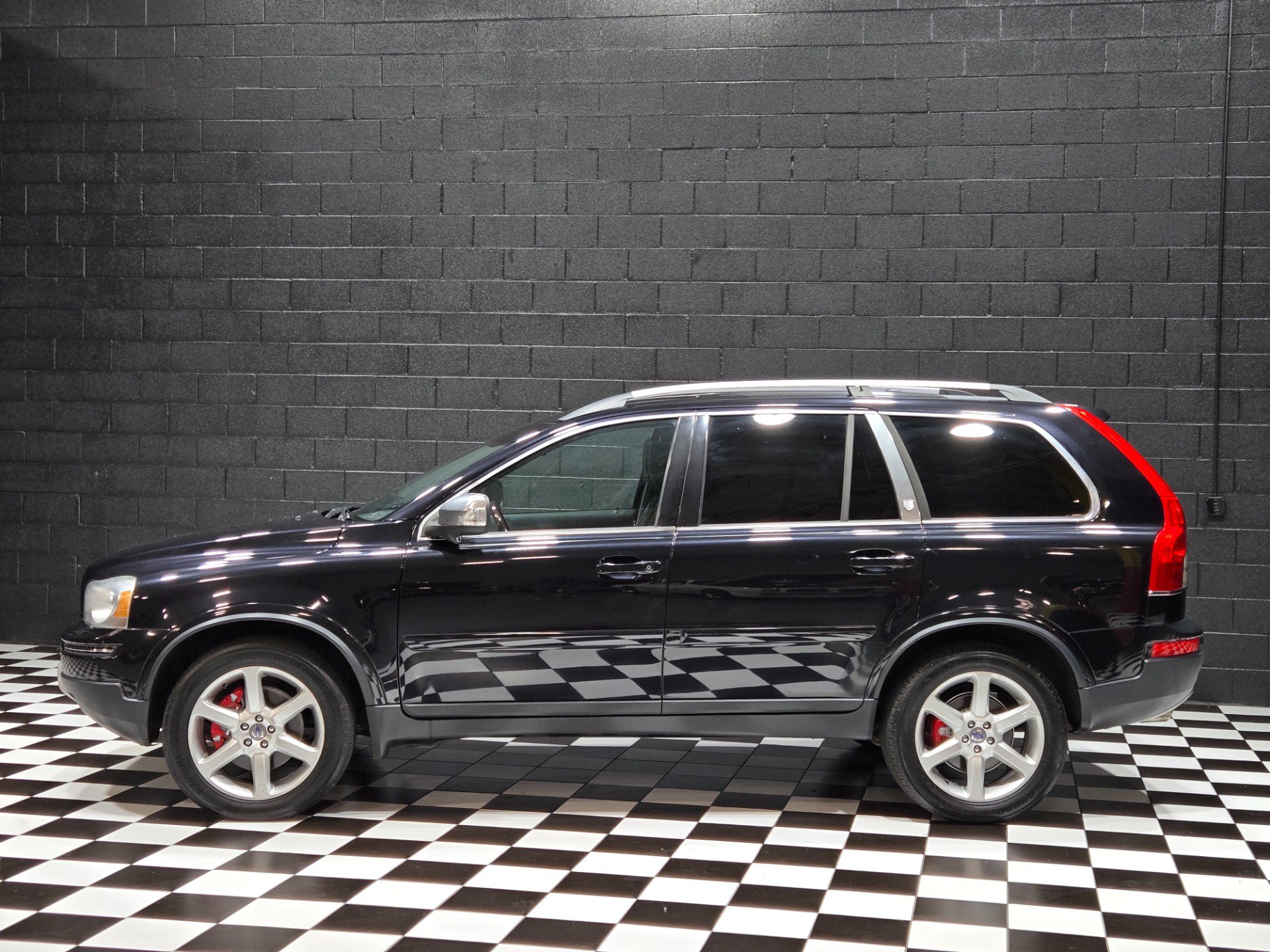 Used 2009 Volvo XC90 V8 R-Design AWD/4WD image 2