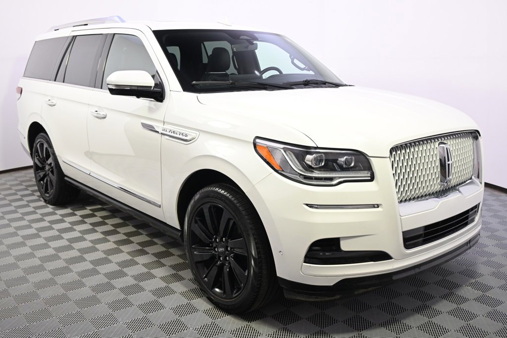 Used 2022 Lincoln Navigator Reserve w/ Monochromatic Package image 8