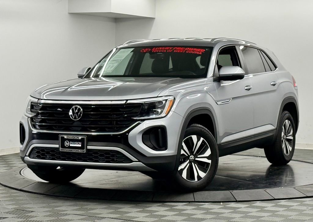 Used 2025 Volkswagen Atlas Cross Sport SE image 2