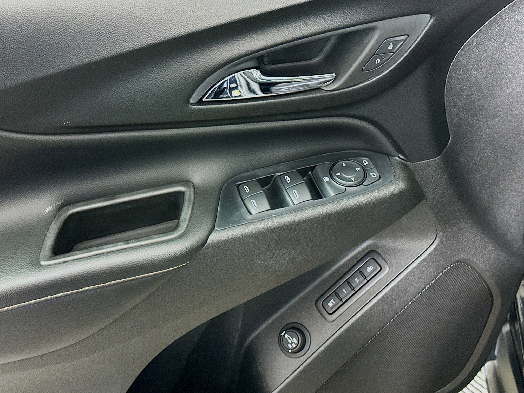 Used 2019 Chevrolet Equinox Premier image 15