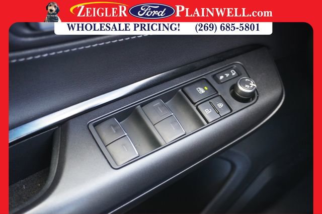 Used 2022 Toyota Venza LE image 28
