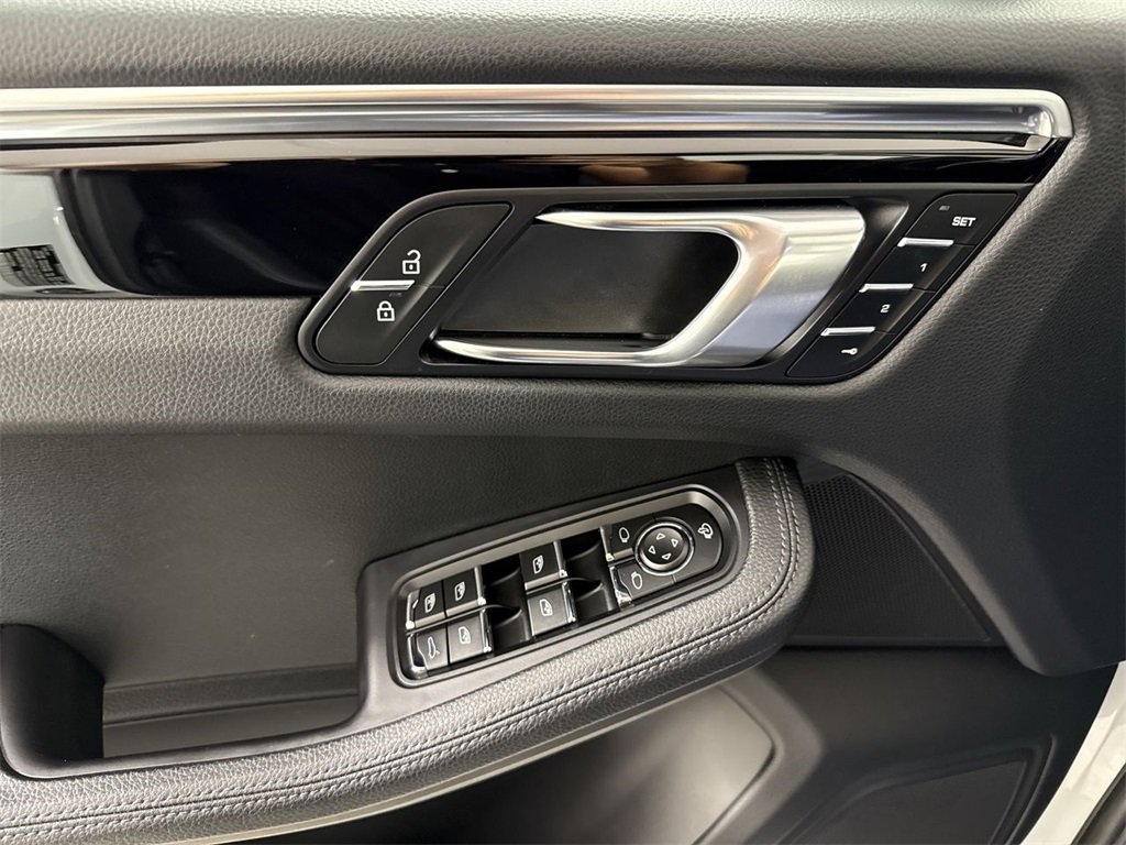 Certified 2023 Porsche Macan Turbo image 34