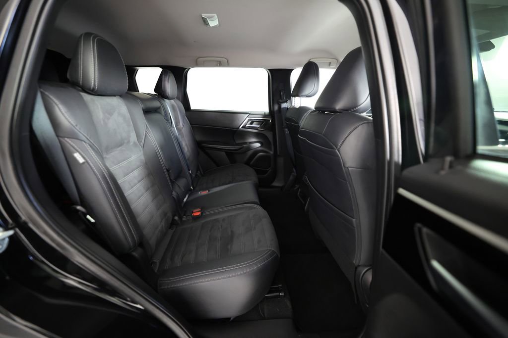 Used 2022 Mitsubishi Outlander SE image 11