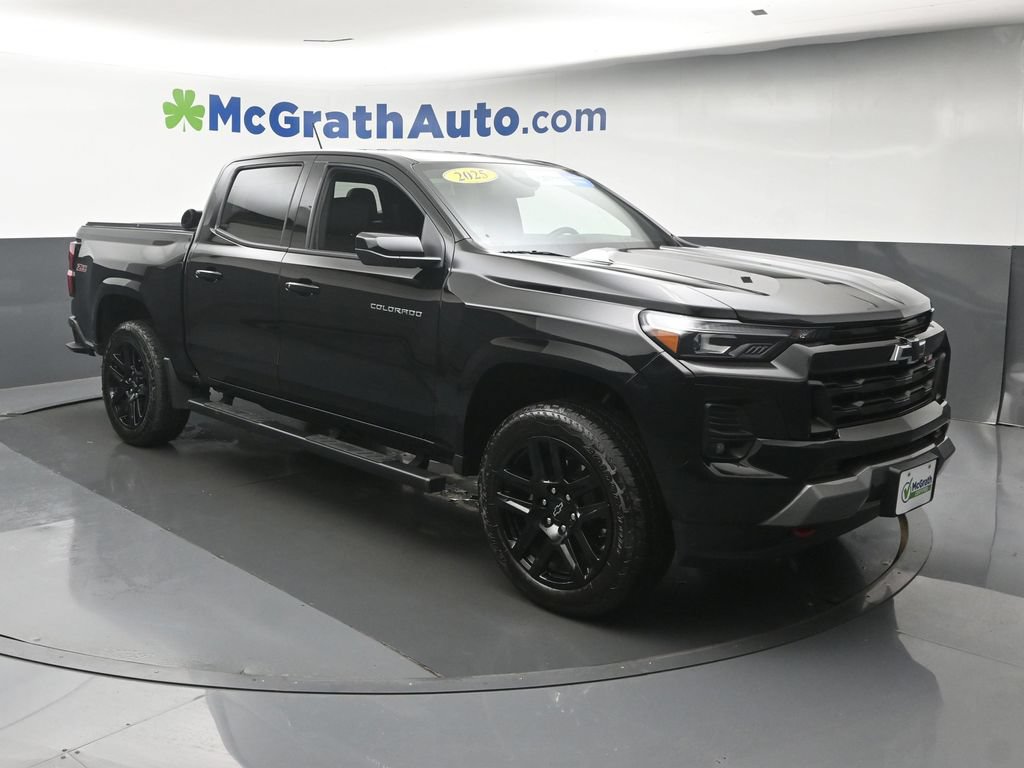 Used 2025 Chevrolet Colorado Z71 w/ Z71 Convenience Package 2 AWD/4WD image 2