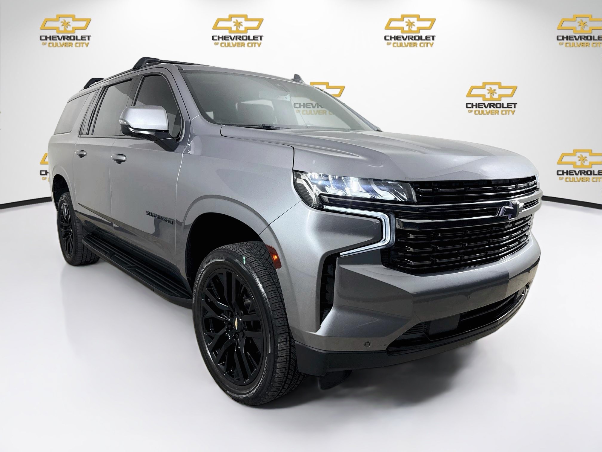 Used 2022 Chevrolet Suburban RST w/ Luxury Package AWD/4WD image 1