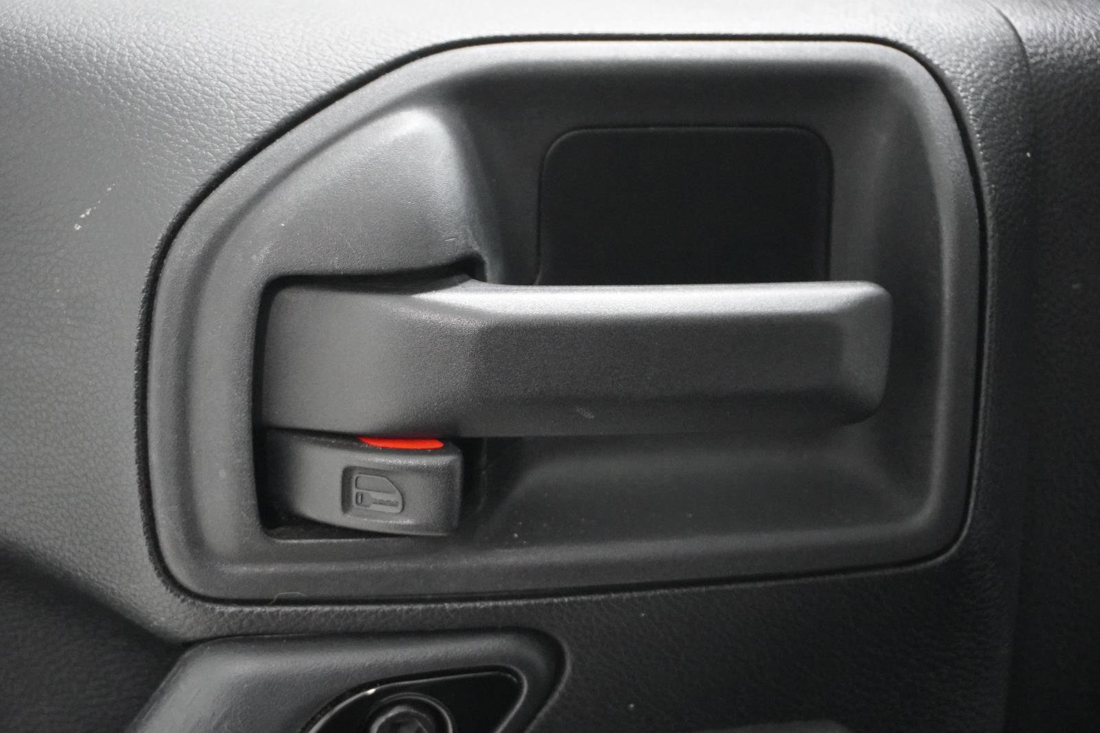 Used 2015 Jeep Wrangler Altitude image 14