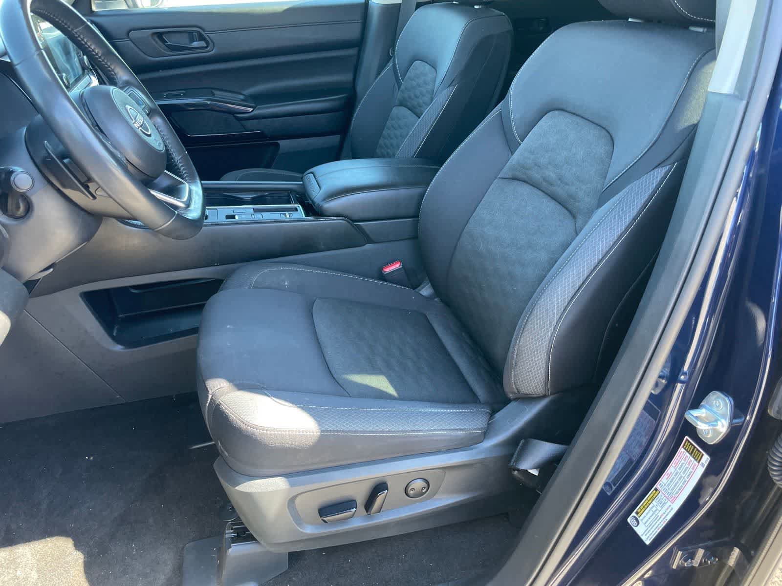Used 2024 Nissan Pathfinder SV FWD image 13