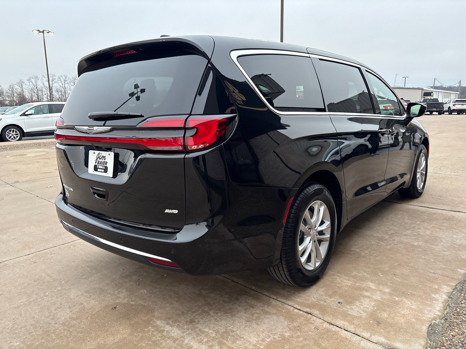 New 2026 Chrysler Pacifica Select AWD/4WD image 9
