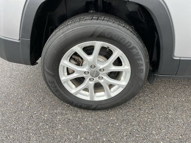 Used 2017 Jeep Cherokee Latitude w/ Cold Weather Group image 20