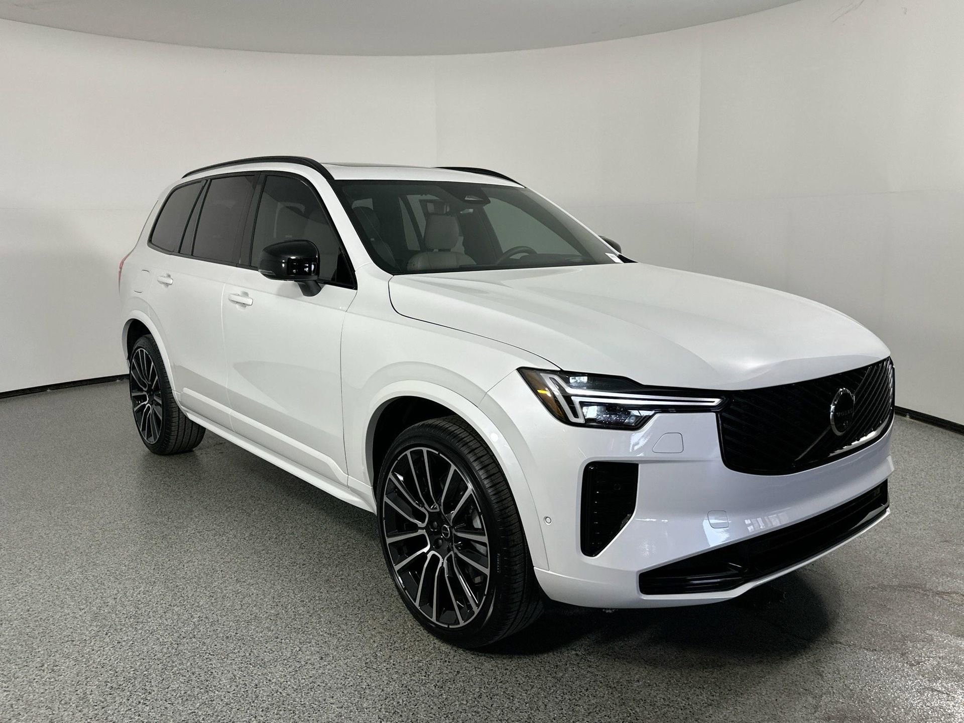 New 2026 Volvo XC90 B6 Ultra image 3