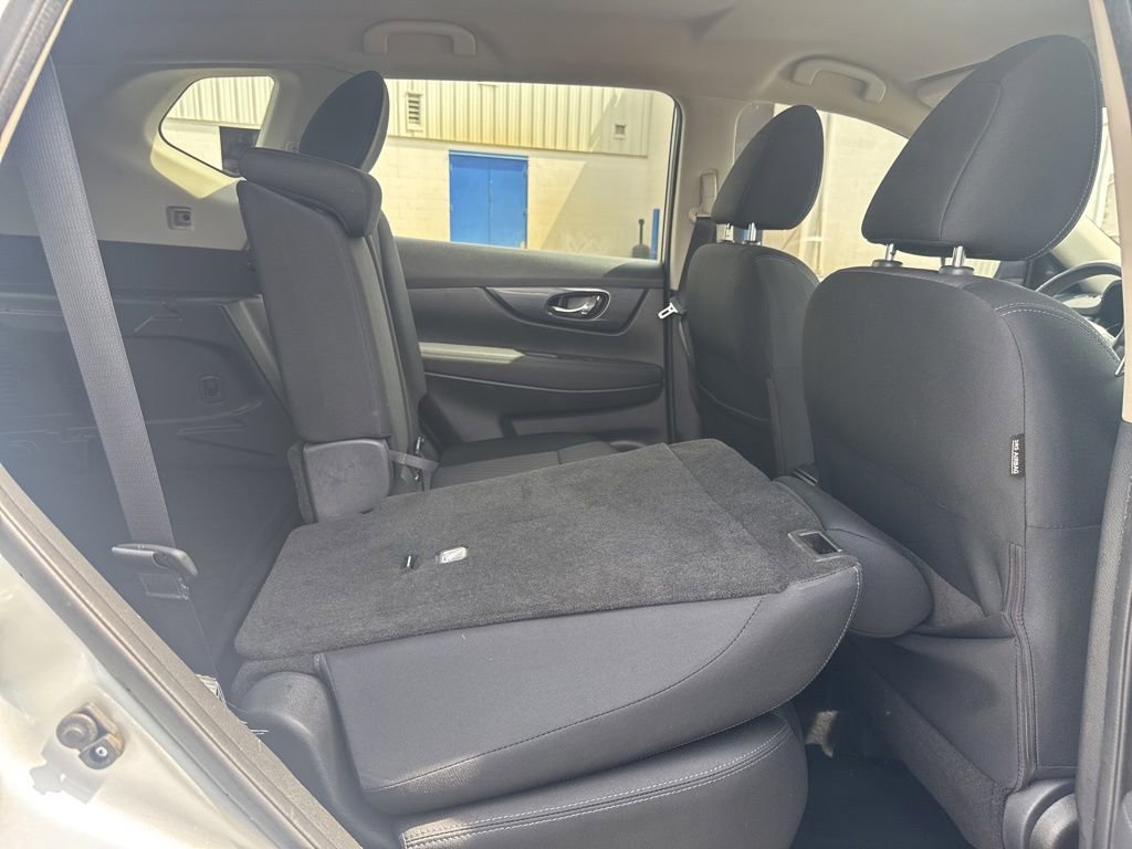 Used 2017 Nissan Rogue SV w/ SV Premium Package AWD/4WD image 40