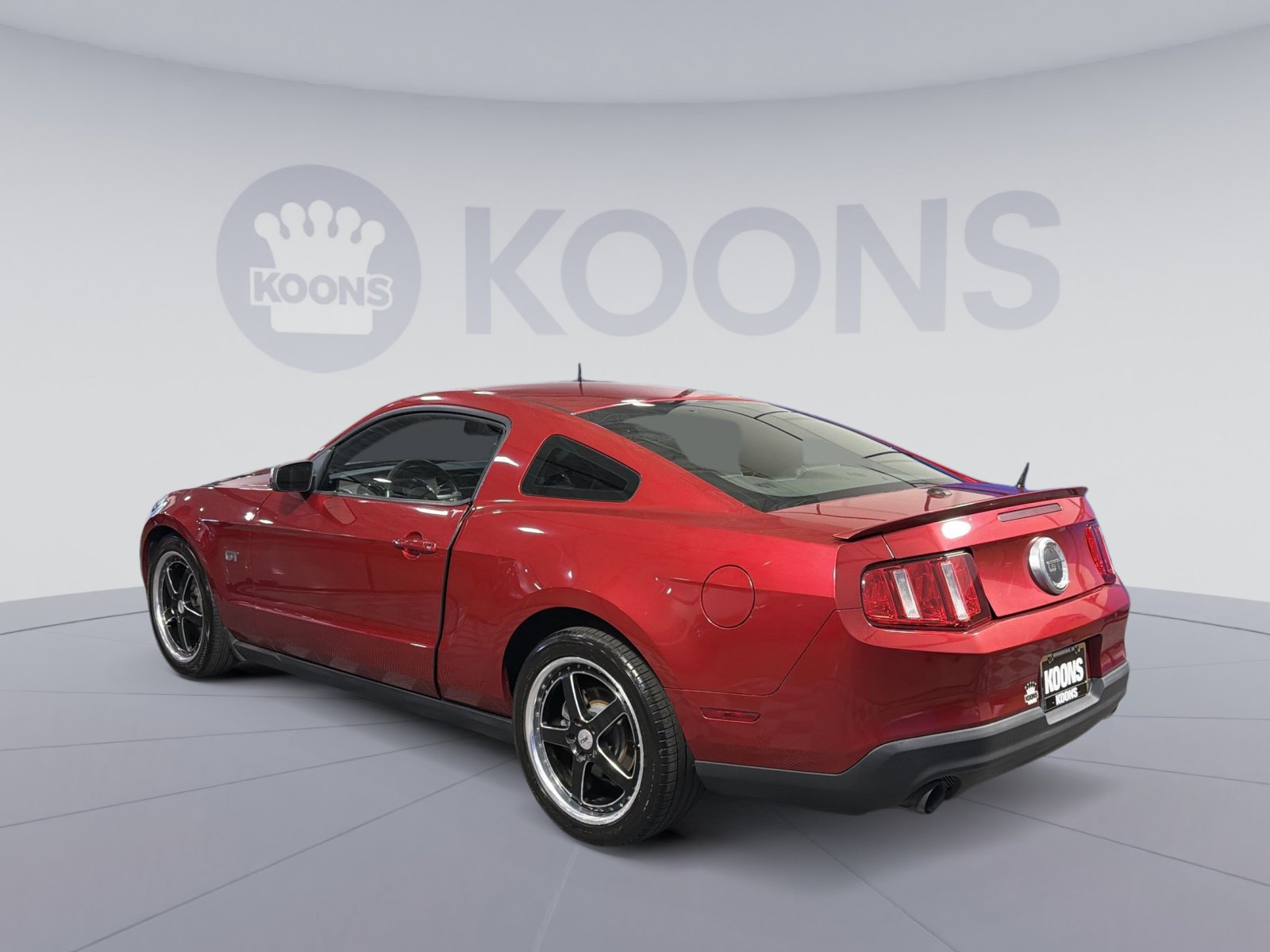 Used 2010 Ford Mustang GT RWD image 4