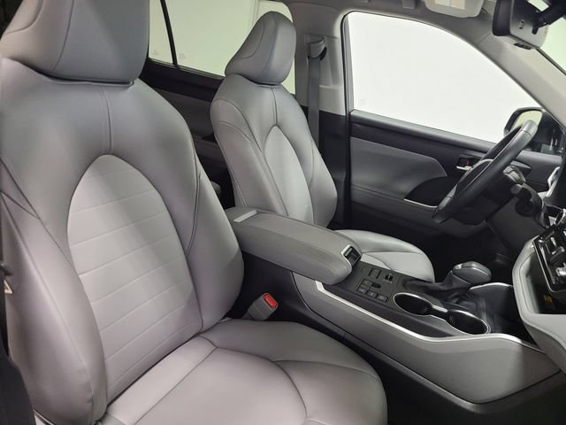 Certified 2026 Toyota Highlander XLE AWD/4WD image 17