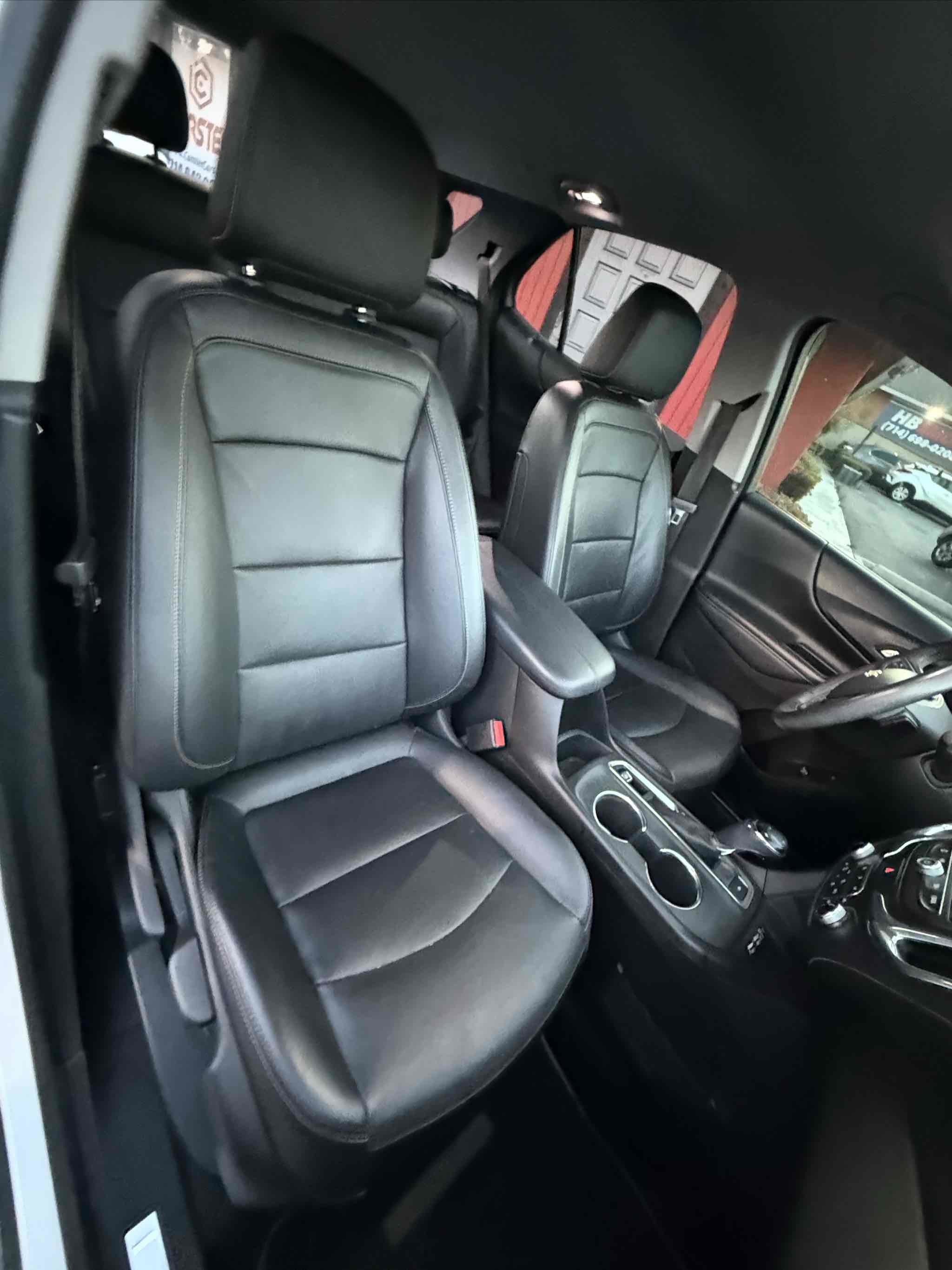 Used 2018 Chevrolet Equinox Premier FWD image 8