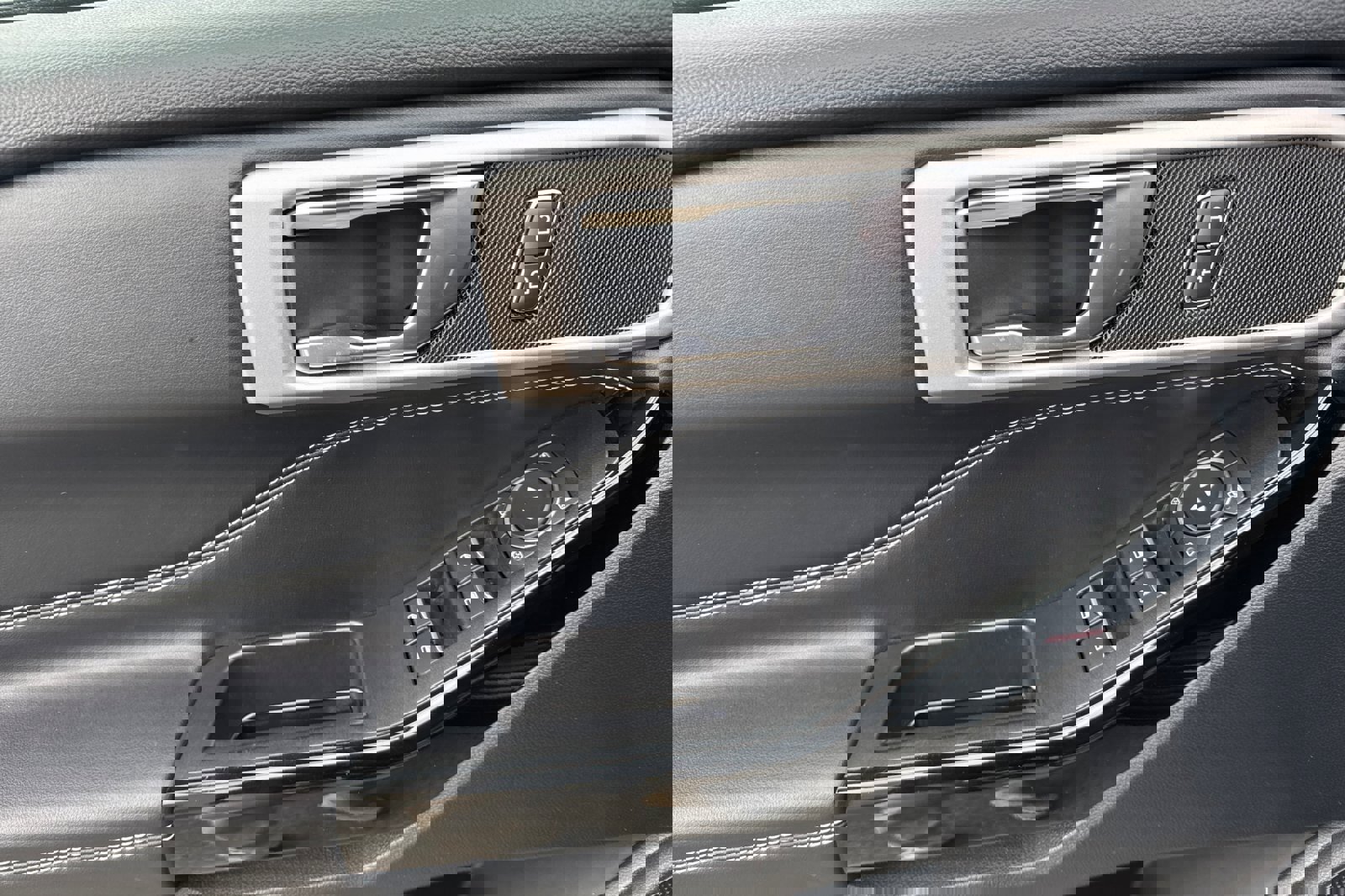 Certified 2022 Ford Explorer ST image 12