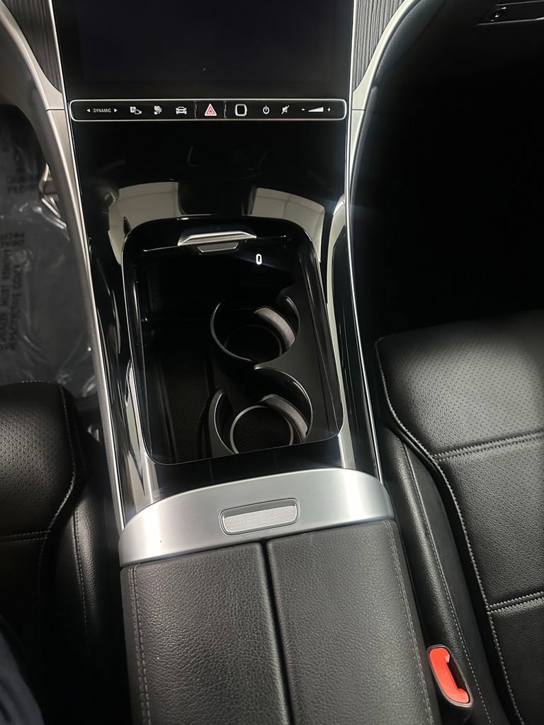 Used 2025 Mercedes-Benz GLC 350e 4MATIC image 17