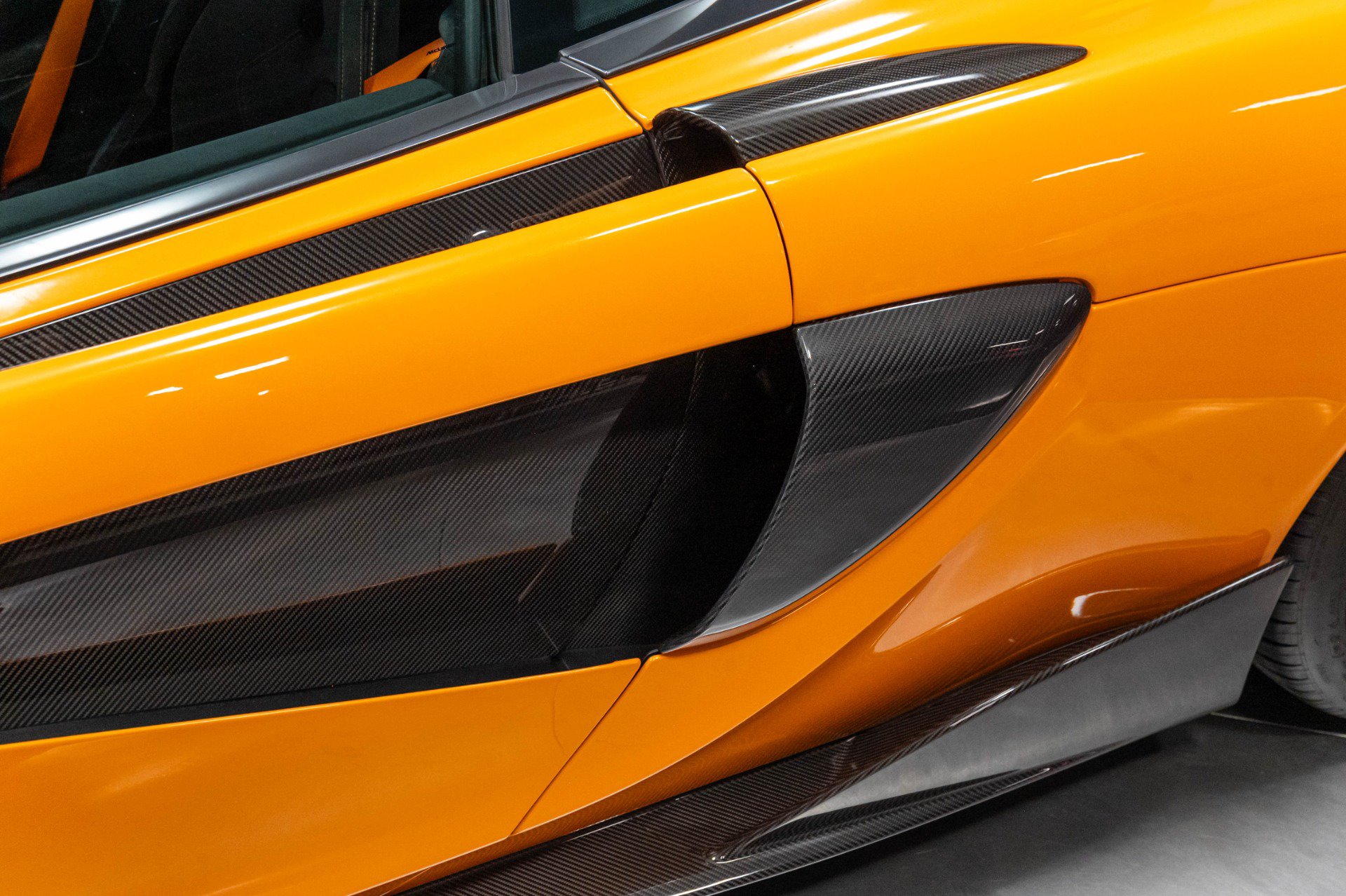 Used 2019 McLaren 600LT RWD image 32