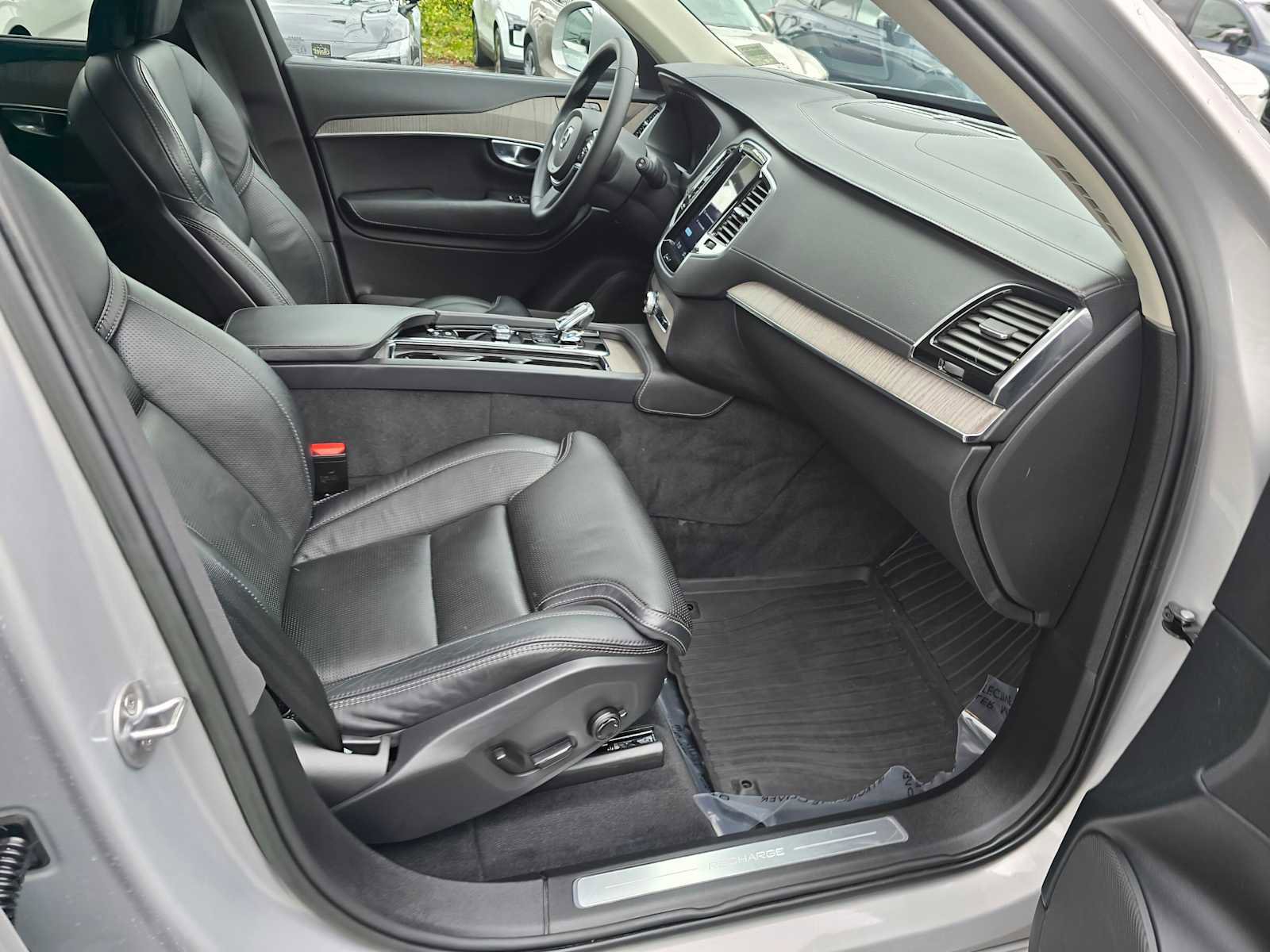 Certified 2023 Volvo XC90 T8 Ultimate w/ Protection Package Premier image 11