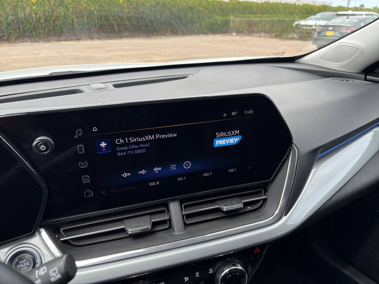 Used 2025 Chevrolet Trax LT w/ LT Convenience Package FWD image 19